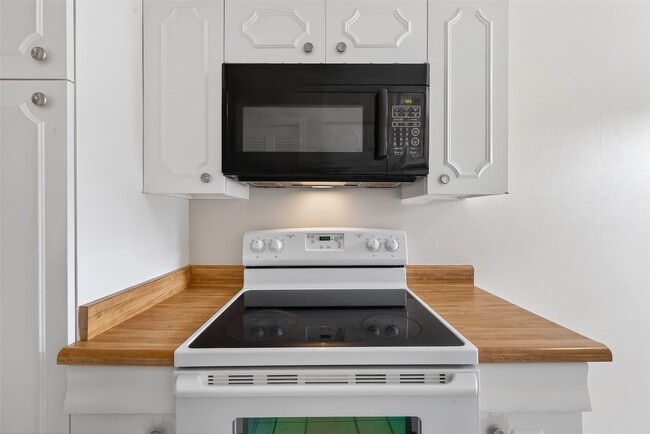 property at 7600 Burgoyne Rd