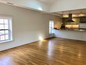 909 W Main St in Charlottesville, VA - Building Photo - Building Photo