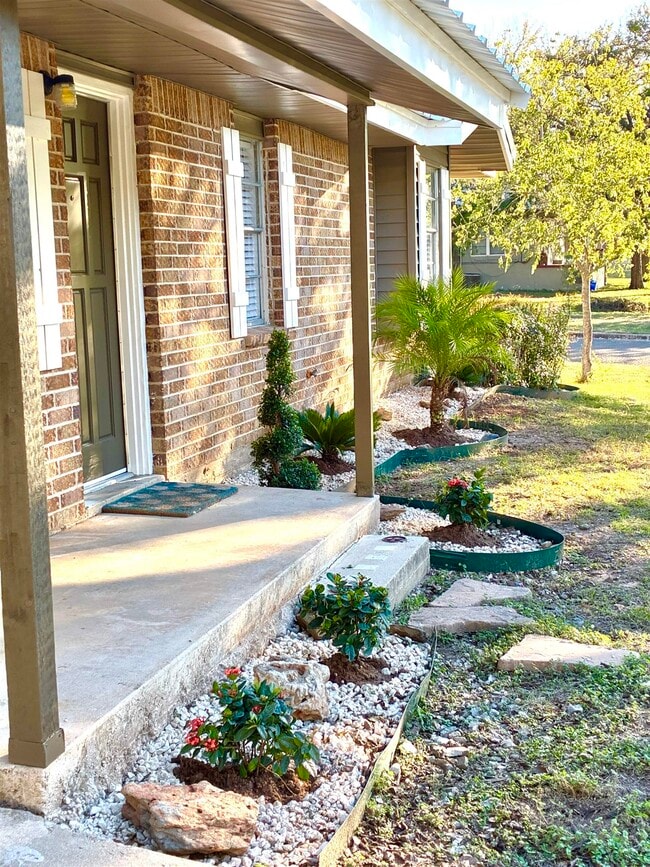 901 Avenue E in Marble Falls, TX - Building Photo - Building Photo