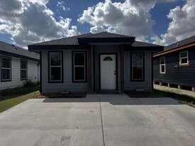 512 E Los Torritos St in Weslaco, TX - Building Photo