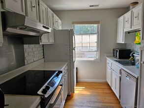 24 Village Walk in Wilton, CT - Building Photo - Building Photo