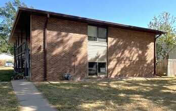 2408 S 10th St in Lincoln, NE - Foto de edificio - Building Photo