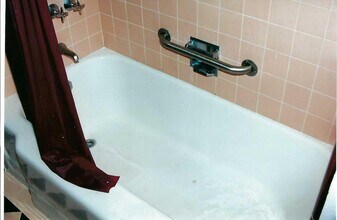 2800 Roosevelt Ave in Richmond, CA - Foto de edificio - Building Photo