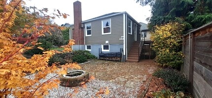8011 Burke Ave N in Seattle, WA - Building Photo - Building Photo