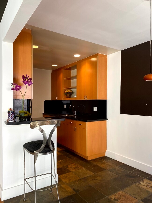 911 N Harper Ave, Unit 2 in West Hollywood, CA - Building Photo - Building Photo