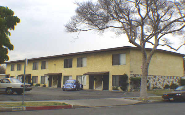 9823-9827 Walnut St in Bellflower, CA - Building Photo - Building Photo