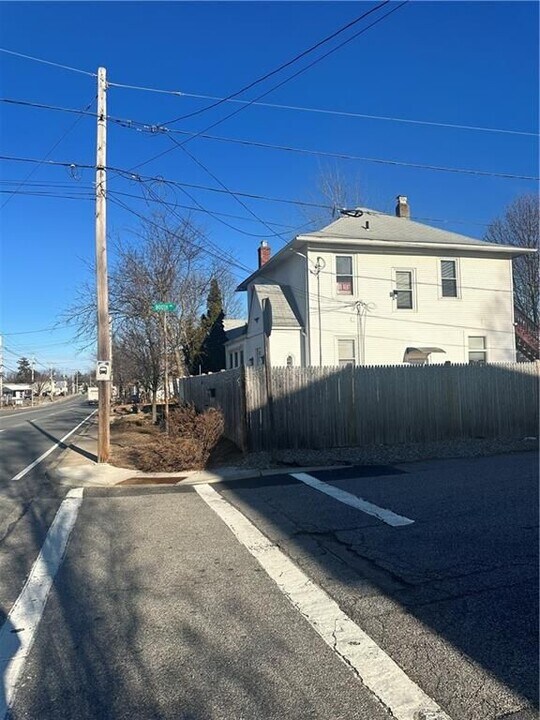 532 Post Rd in Warwick, RI - Building Photo