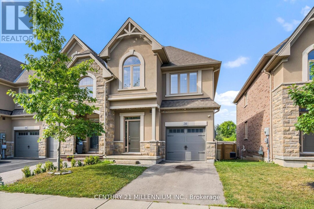 2368 Natasha Cir in Oakville, ON - Building Photo