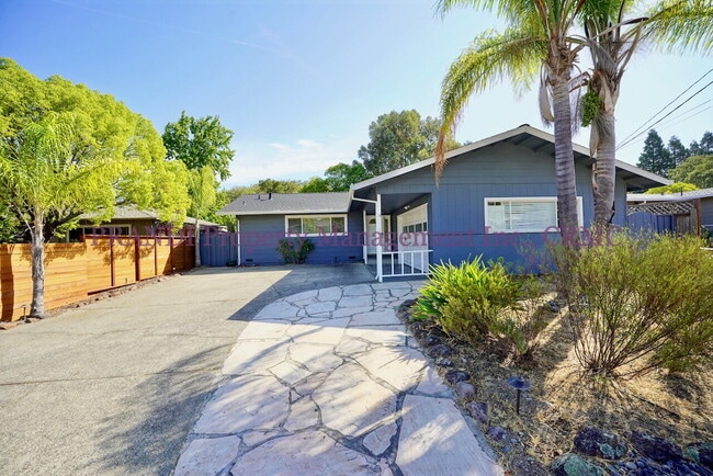 1162 Cambridge St in Novato, CA - Building Photo - Building Photo