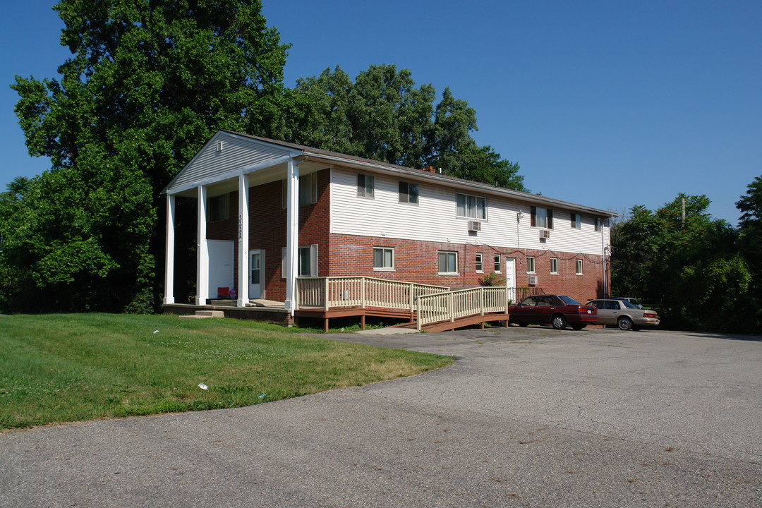 3322 W Michigan Ave in Lansing, MI - Foto de edificio