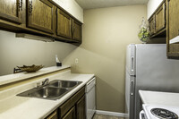 Cedar Lakes Apartments in Wichita, KS - Building Photo - Interior Photo