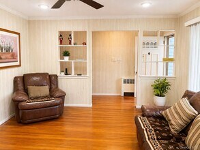 49 Garden Blvd in Hicksville, NY - Building Photo - Building Photo
