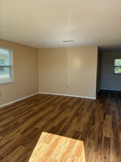 823 Winter Garden Dr in Sarasota, FL - Building Photo - Building Photo