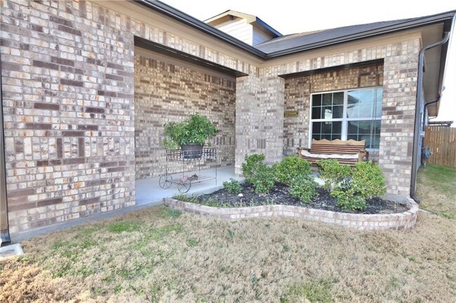 404 Quarton Dr in Hutto, TX - Building Photo - Building Photo