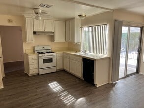 23062 Conde Dr in Santa Clarita, CA - Foto de edificio - Building Photo