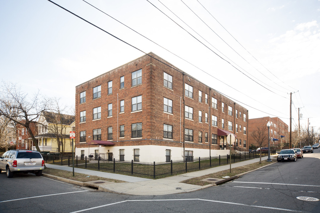 700 Madison St NW in Washington, DC - Building Photo