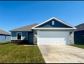 526 W Fountain Cir in Gardner, KS - Building Photo