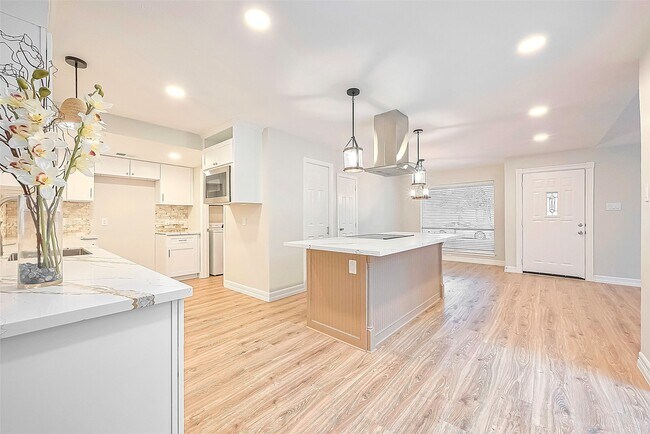 2446 Long Reach Dr in Sugar Land, TX - Building Photo - Building Photo