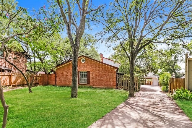property at 3618 Summit Bend