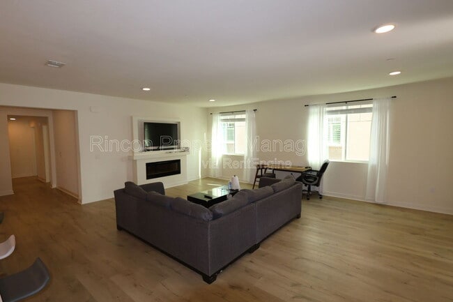 2850 Wagon Wheel Rd in Oxnard, CA - Building Photo - Building Photo