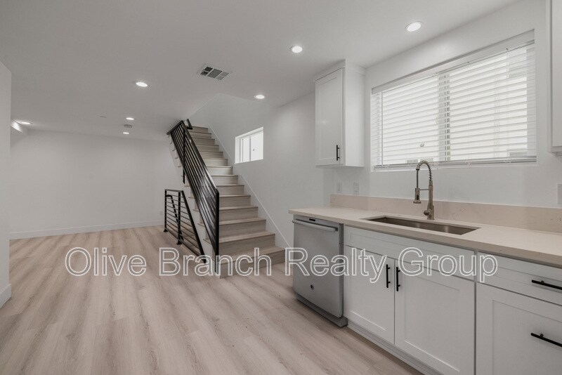 629 N Kingsley Dr in Los Angeles, CA - Building Photo