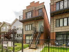 2451 W Arthington St in Chicago, IL - Building Photo - Building Photo