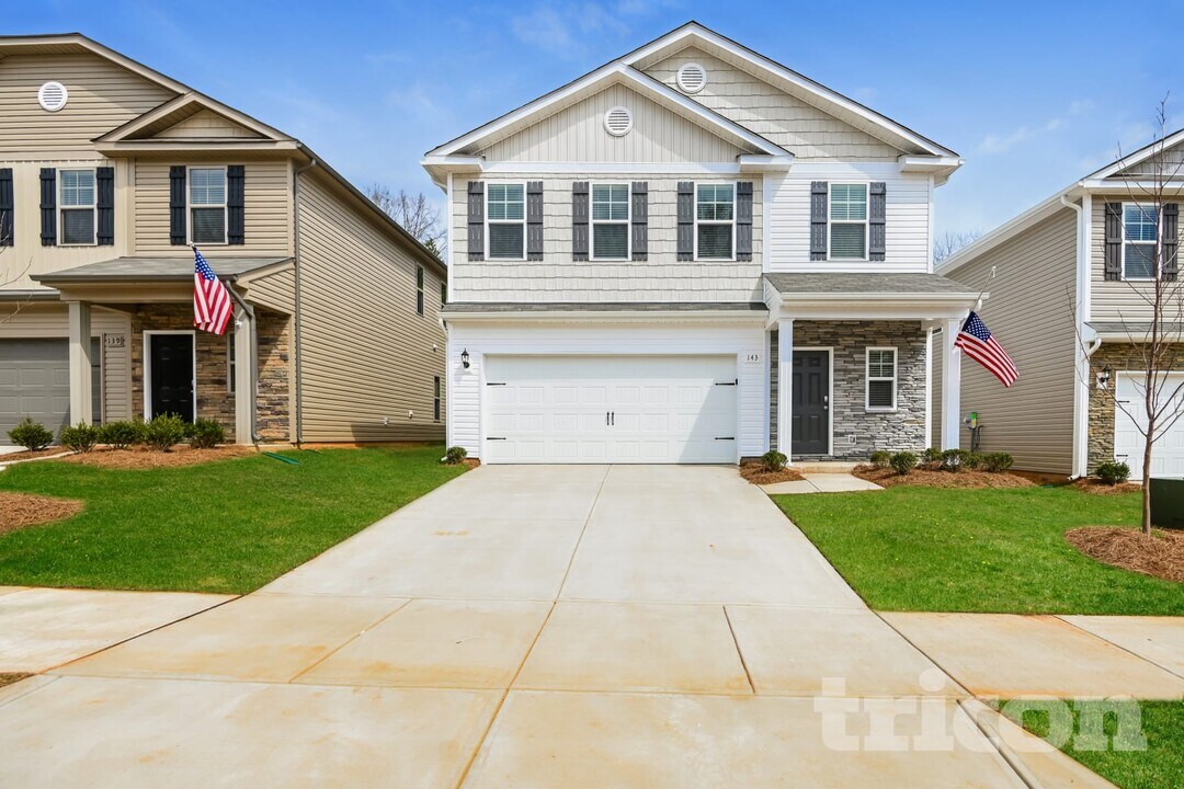 143 Spring Knoll Dr in Charlotte, NC - Building Photo