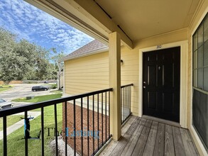 8724 Mallard Reserve Dr in Tampa, FL - Foto de edificio - Building Photo