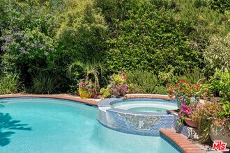 4544 Tobias Ave in Los Angeles, CA - Building Photo - Building Photo