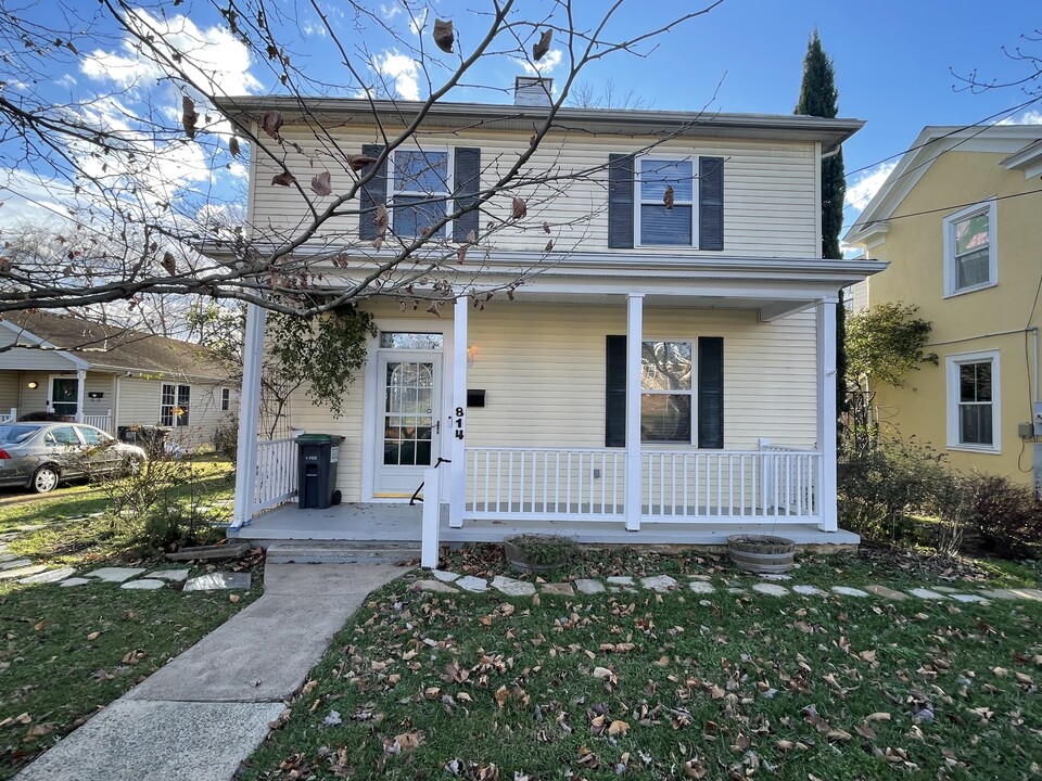 814 Anderson St in Charlottesville, VA - Building Photo