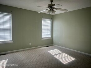 154 Woodfield Cir in Shelbyville, KY - Building Photo - Building Photo