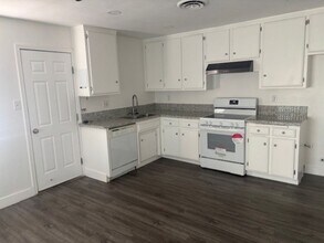 2816 Ashe Rd in Bakersfield, CA - Building Photo - Building Photo