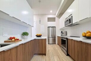 271 Dartmouth St, Unit 2F in Boston, MA - Building Photo