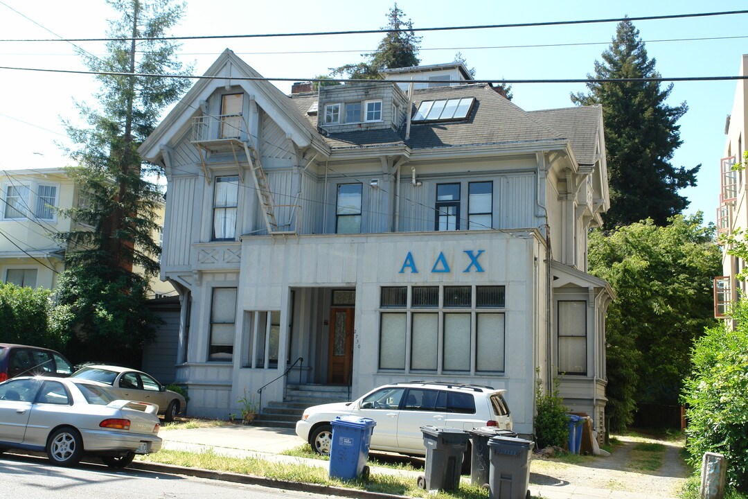 2730 Dwight Way in Berkeley, CA - Building Photo