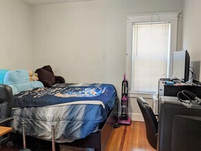 43 Belknap St, Unit 1 in Somerville, MA - Building Photo - Building Photo
