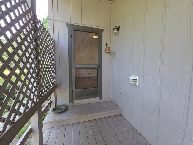 21030 Shangrila Dr in Red Bluff, CA - Building Photo - Building Photo