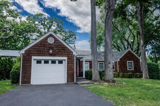 658 Shore Acres Dr in Mamaroneck, NY - Building Photo
