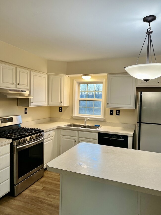 property at 9 Apple Blossom Ln