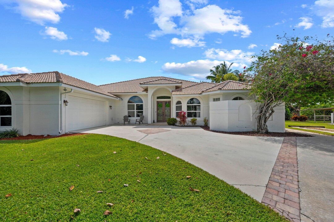 15000 Oatland Ct in Wellington, FL - Building Photo