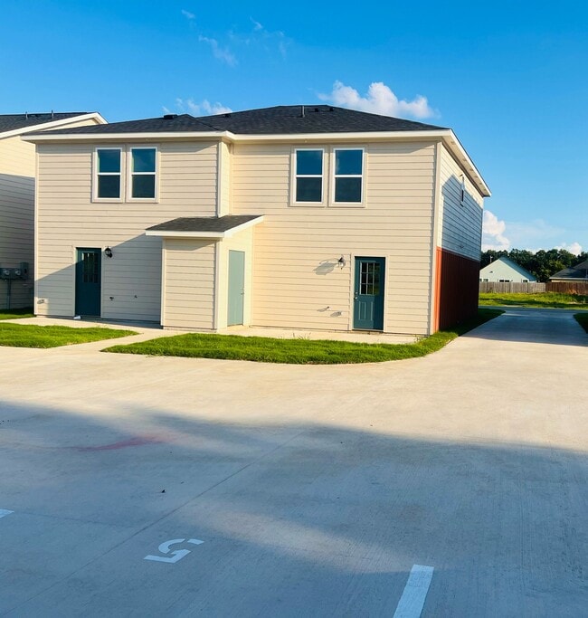 5905 Grayson St in Fort Worth, TX - Foto de edificio - Building Photo