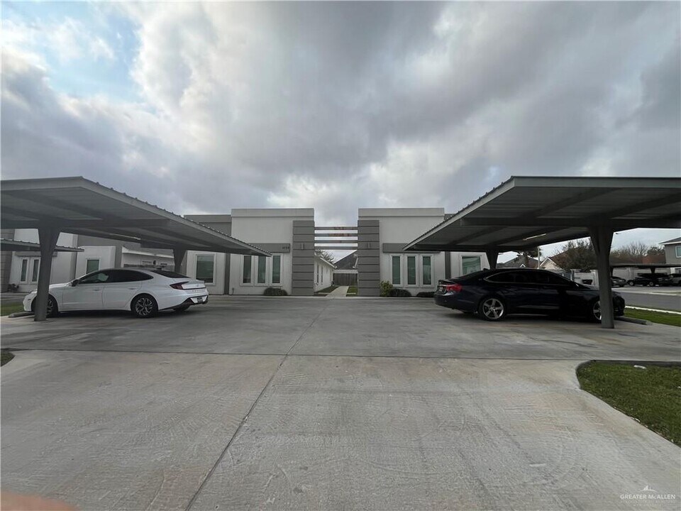 16 Magnolia Ave in McAllen, TX - Building Photo