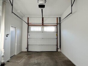 61 Sands Point Rd in Port Washington, NY - Building Photo - Building Photo