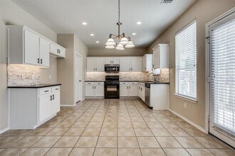 2443 Green Meadows Ln in Buda, TX - Foto de edificio - Building Photo