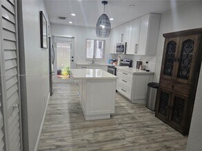 2850 W 80th St in Hialeah, FL - Building Photo - Building Photo