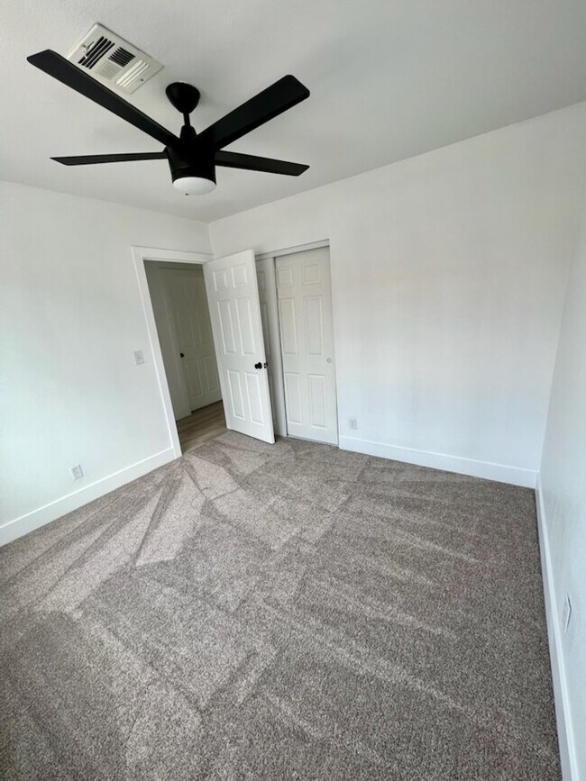 340 Clover Glen Ct in Henderson, NV - Building Photo - Building Photo