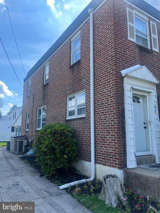 228 Fitzwilliams Rd in Bryn Mawr, PA - Building Photo