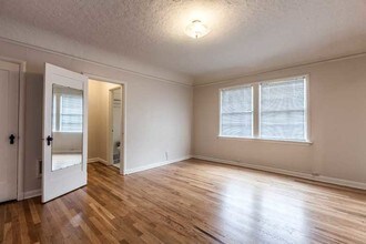 MARQUAM MANOR APARTMENTS (MCM03) in Portland, OR - Building Photo - Building Photo