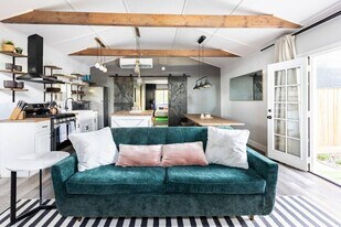 6512 Coldwater Canyon Ave in North Hollywood, CA - Building Photo