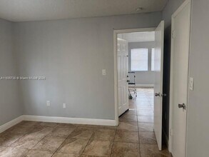 10501 SW 155th Ct in Miami, FL - Foto de edificio - Building Photo