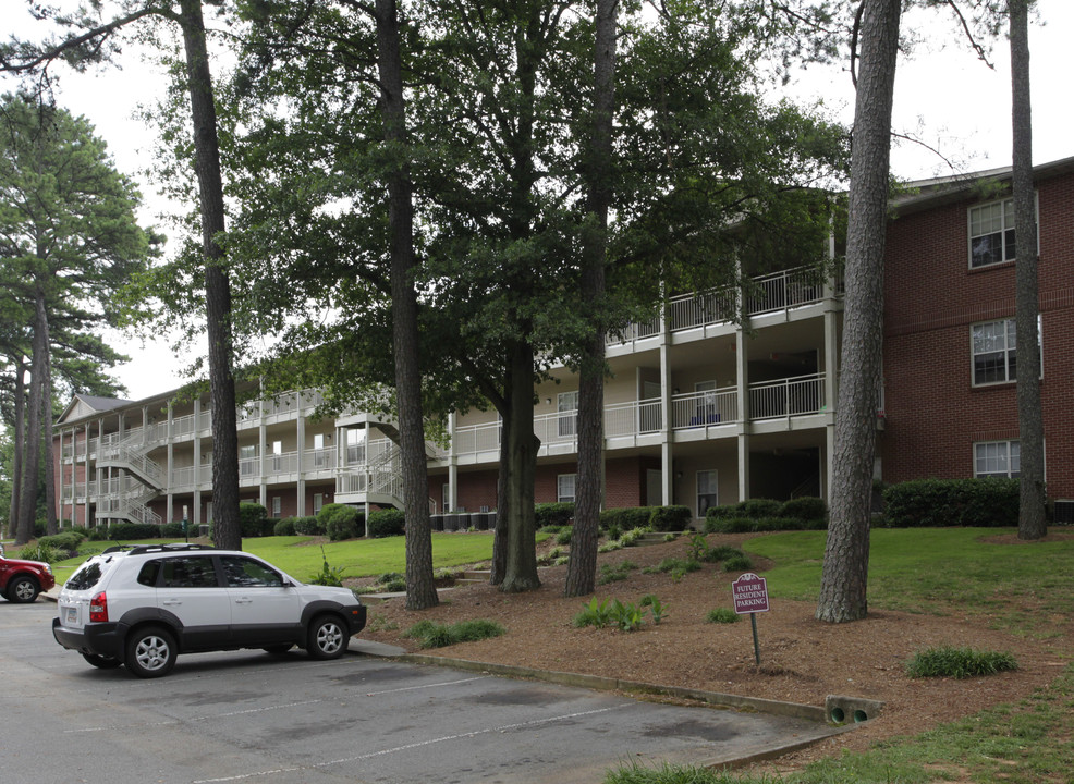 Lenox Woods in Atlanta, GA - Building Photo